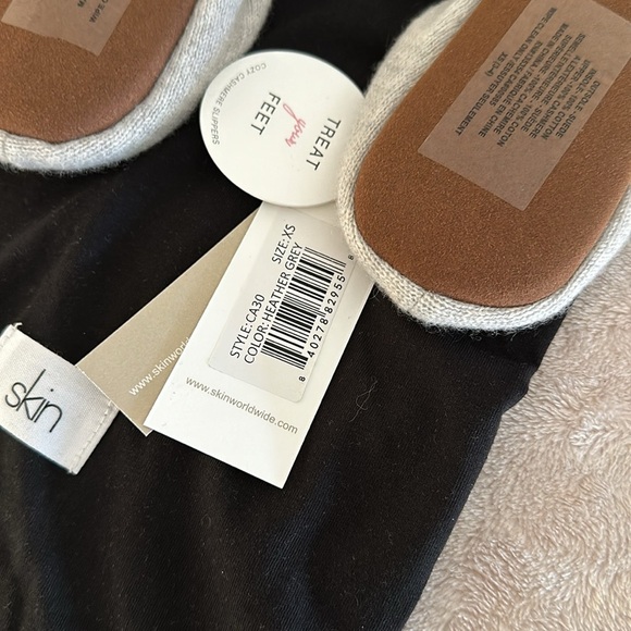 SKIN Worldwide 100% Cashmere Slippers with Suede Sole Size XS - Picture 4 of 5